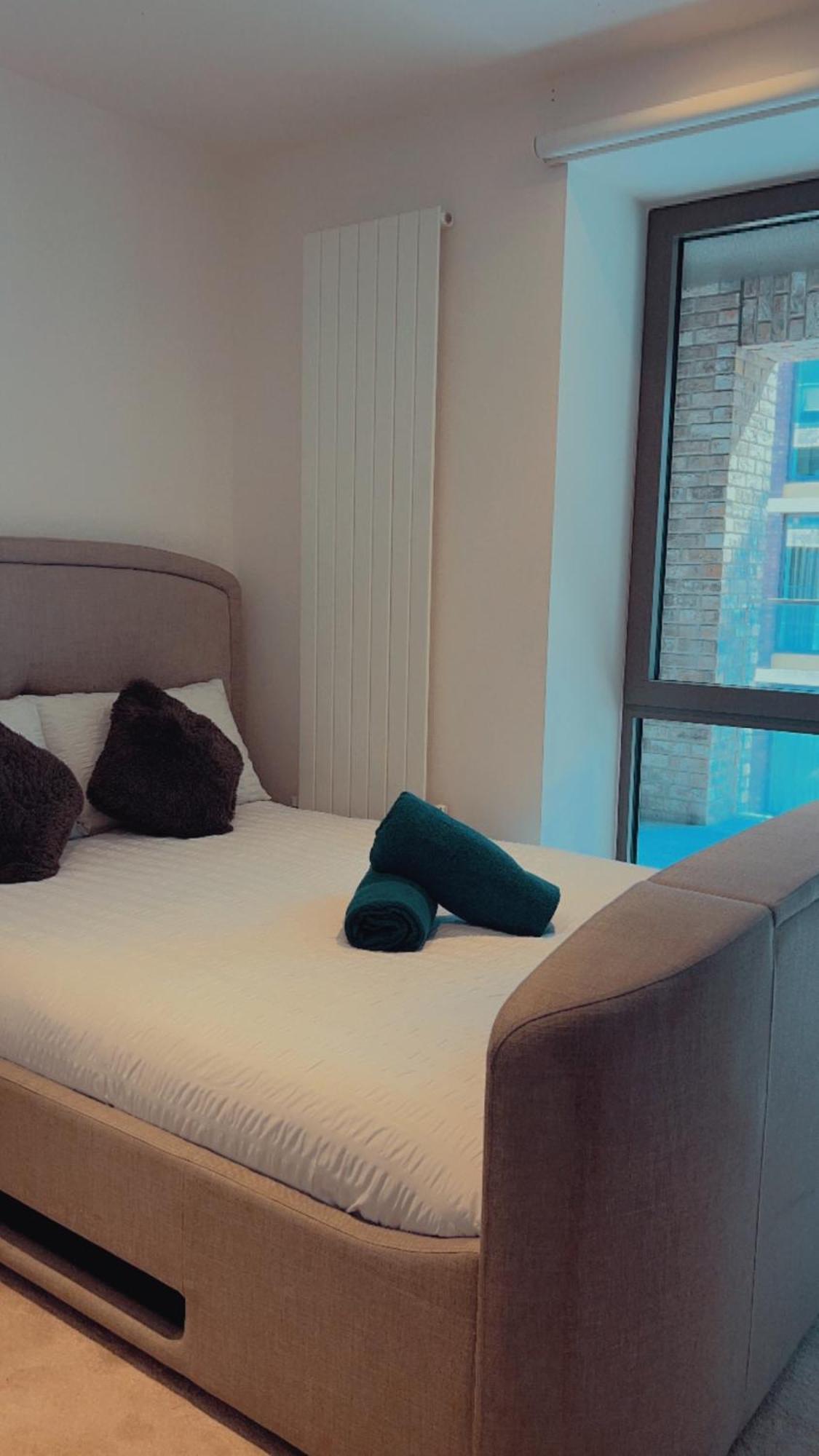 Luxe 2 Bedroom And Sofa Bed - Up To 6 Guests Appartamento