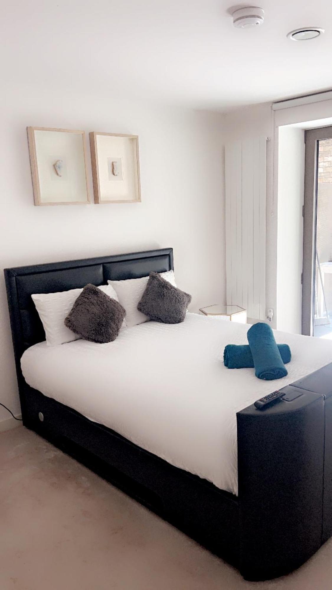 Luxe 2 Bedroom And Sofa Bed - Up To 6 Guests Londra